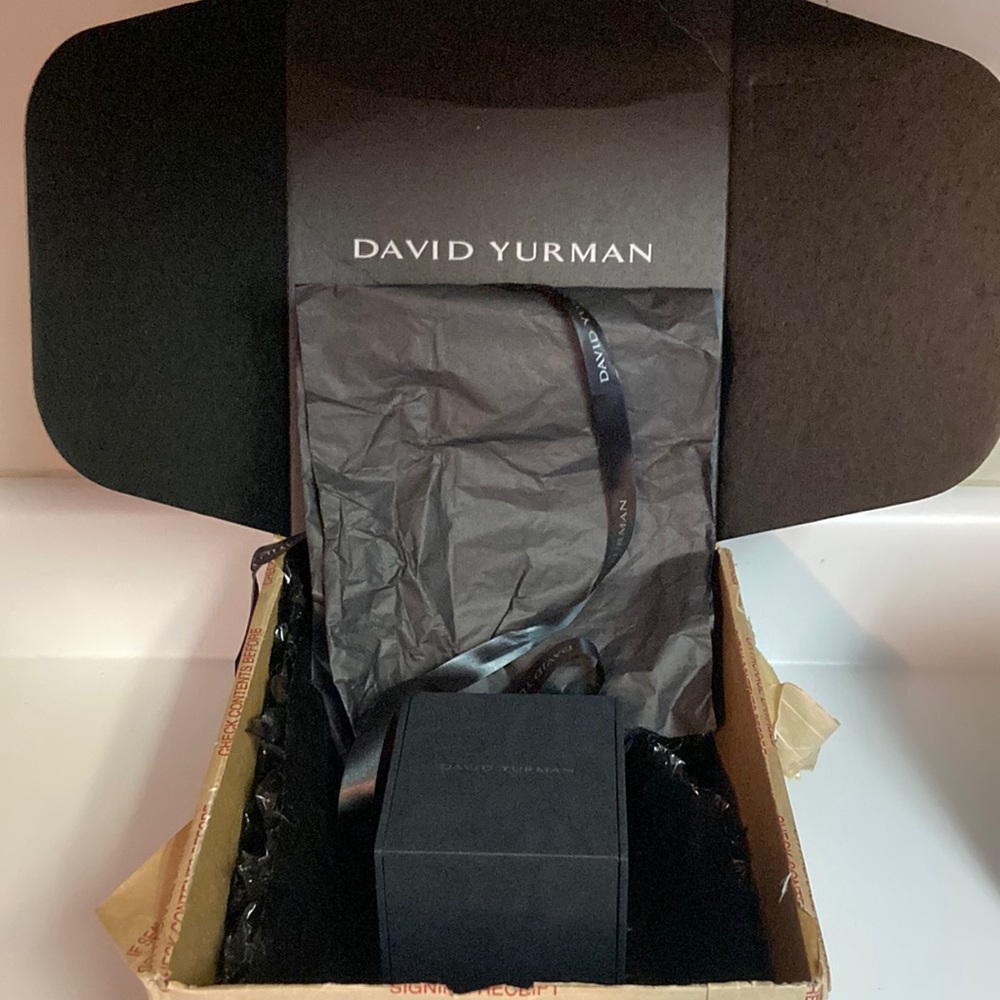 ⭐️ Brand New David Yurman box and gifting accessories ⭐️